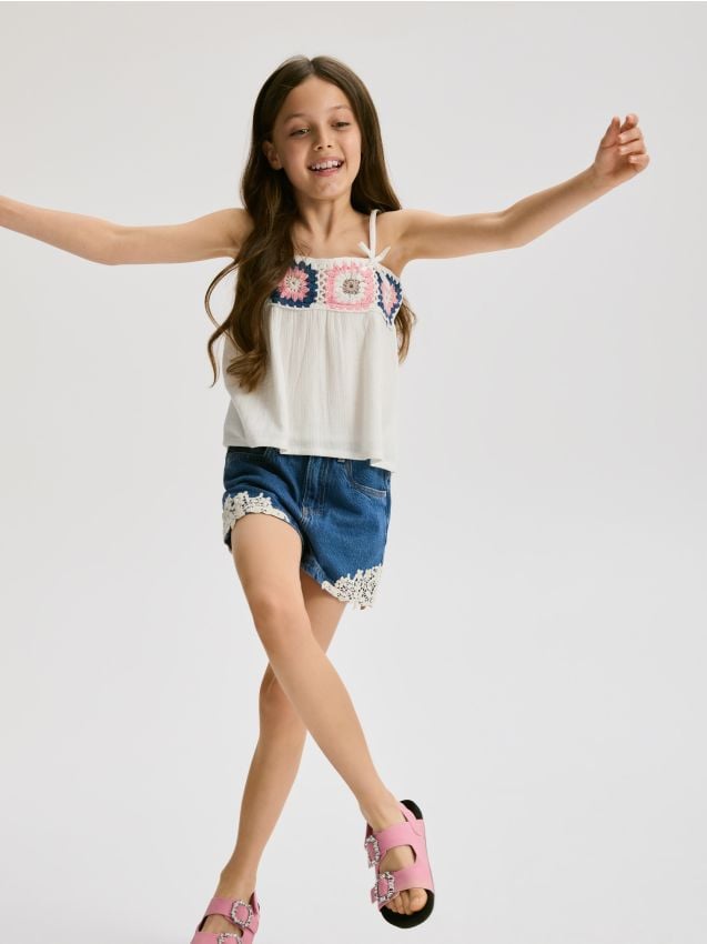 Short en jean avec appliqué dentelle - RESERVED