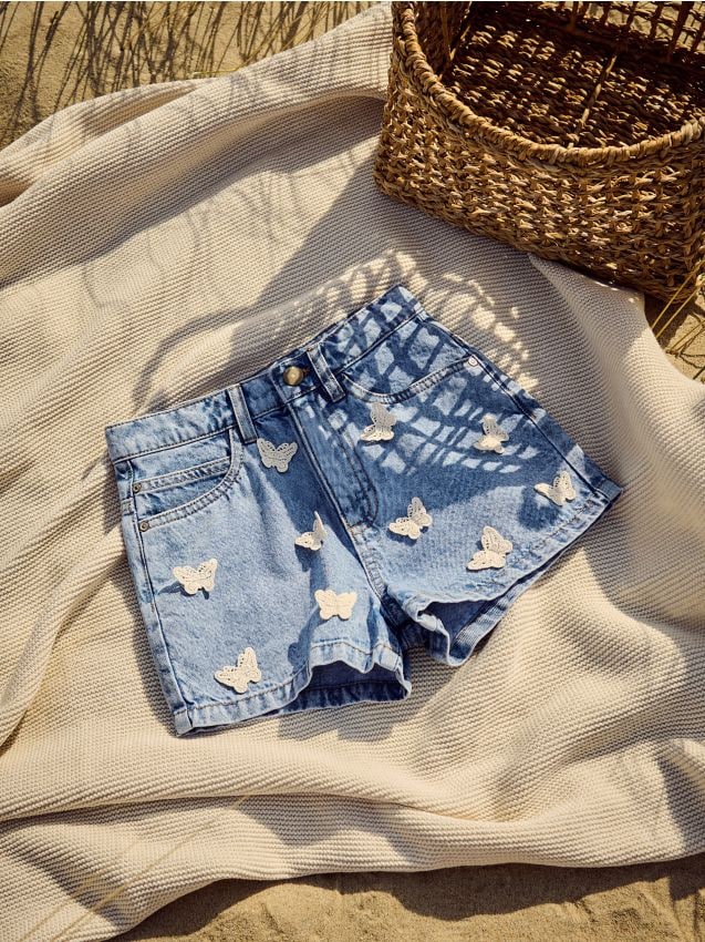 GIRLS` SHORTS - RESERVED