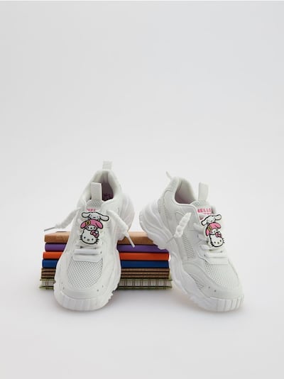 LADIES` TREKKING SHOES