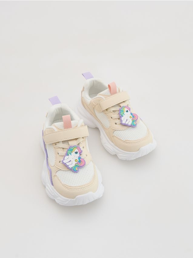 GIRLS` TREKKING SHOES - RESERVED