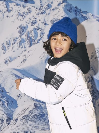 Gebreide beanie met patch