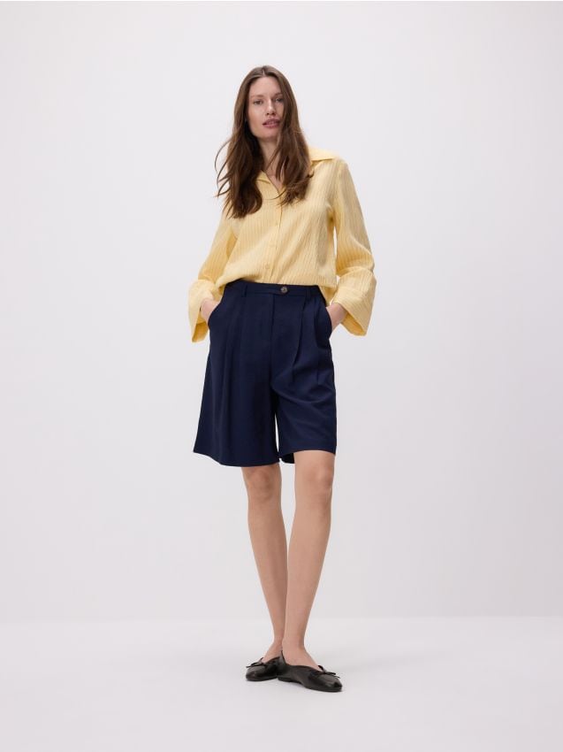 Bermuda-Shorts mit Plissees - RESERVED