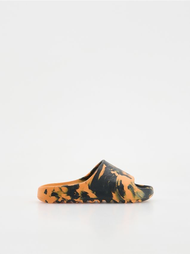 Patterned flip flops