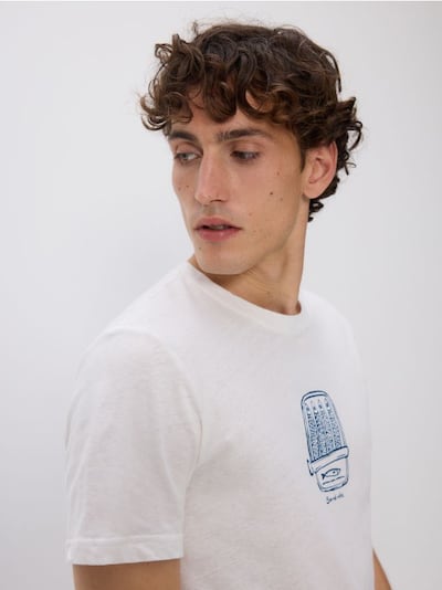 T-shirt regular z lnem