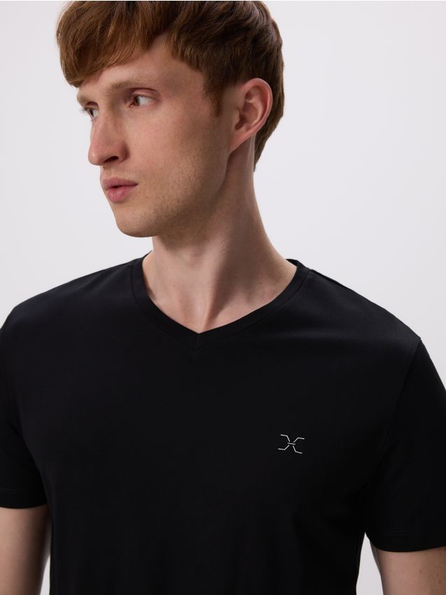 Slim fit V-neck T-shirt - RESERVED
