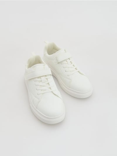 Trainers with Velcro fastening