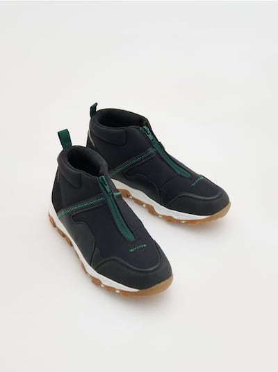 MEN`S TREKKING SHOES