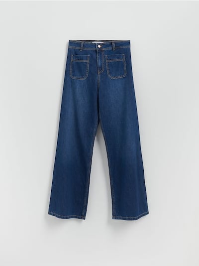 Weit geschnittene Jeans mit aufgesetzten Taschen