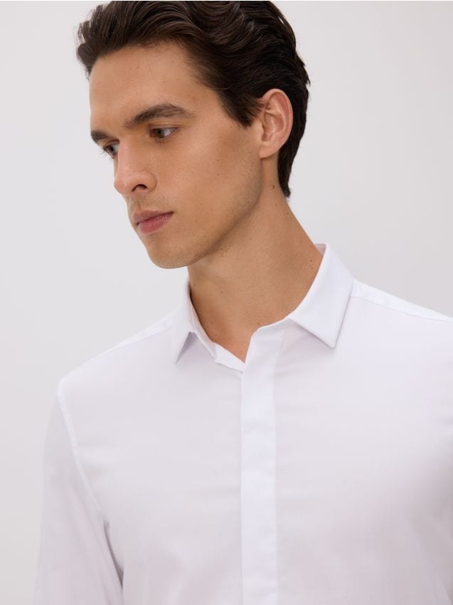 Schlichtes Hemd in Super-Slim-Fit - RESERVED