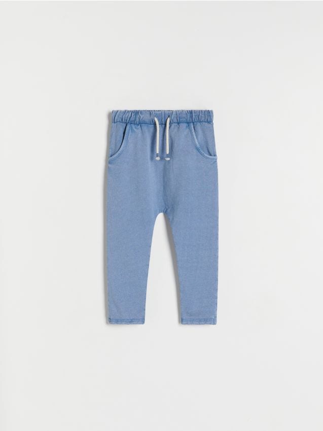 Reserved - pantaloni de trening cu efect prespălat - albastru