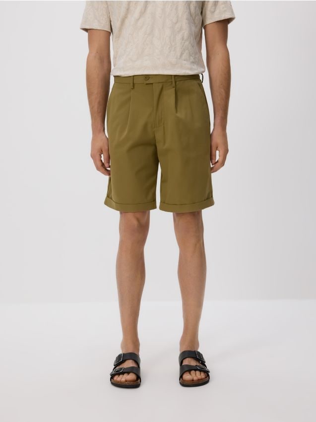 Reserved - Pantaloni scurți chino regular - verde-oliv deschis Reserved - Pantaloni scurți chino regular - verde-oliv deschis