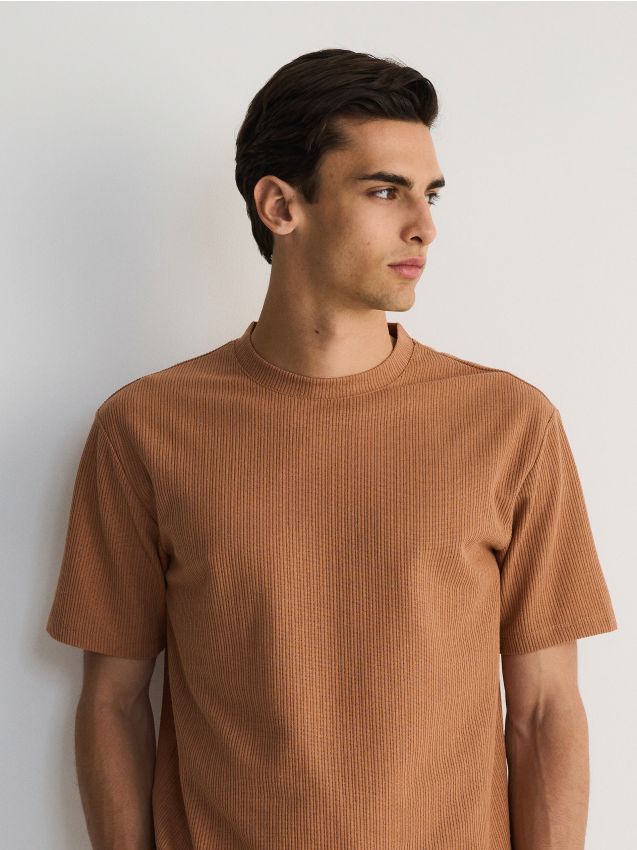 Reserved - tricou regular fit din material structurat - cafeniu