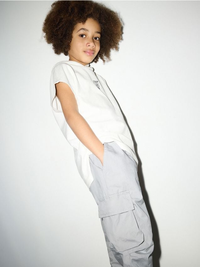 Reserved - pantaloni parachute, cu buzunare cargo - gri deschis