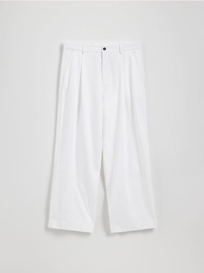 Loose trousers with linen blend