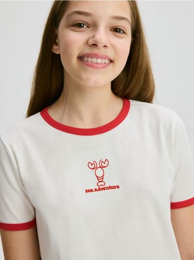 Тениска с бродерия