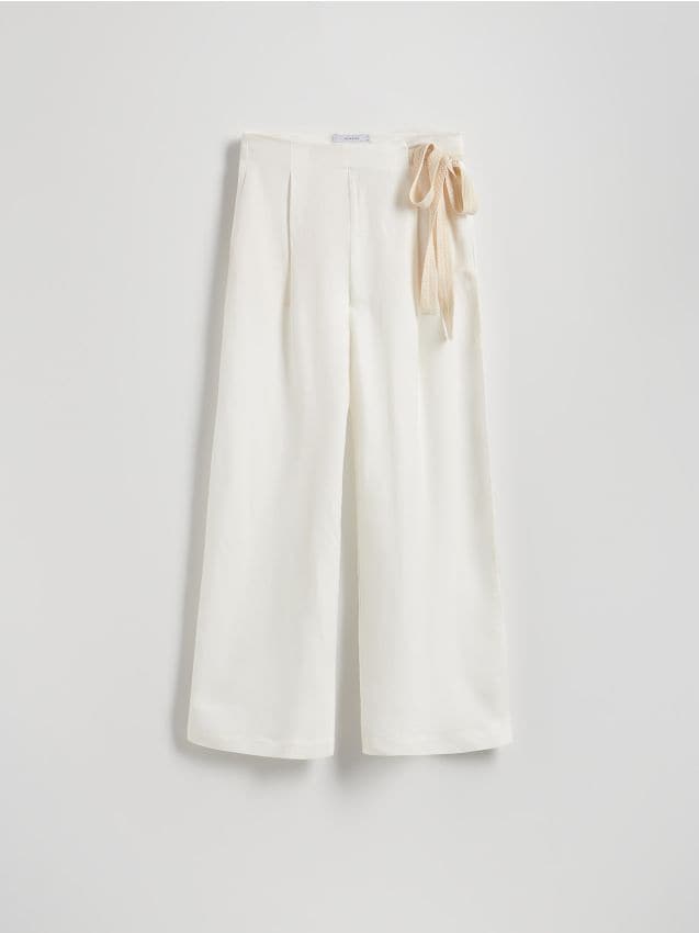 Reserved - Pantaloni cu conținut ridicat de in și adaos de viscoză - crem Reserved - Pantaloni cu conținut ridicat de in și adaos de viscoză - crem
