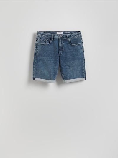 Slim fit pleated shorts