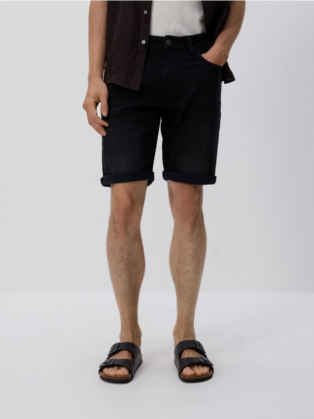 Reserved - Pantaloni scurți slim fit cu pliuri - negru
