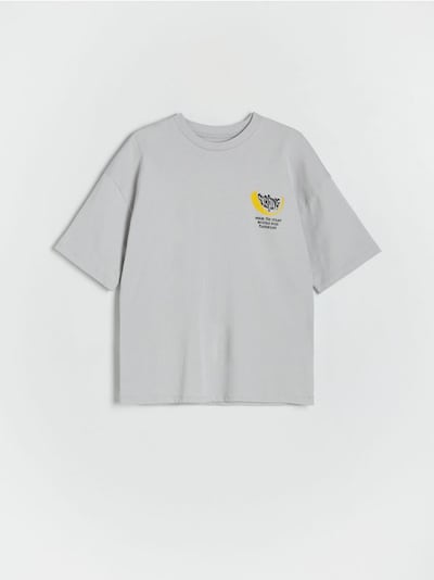 Oversize-mallinen t-paita kohopainatuksella