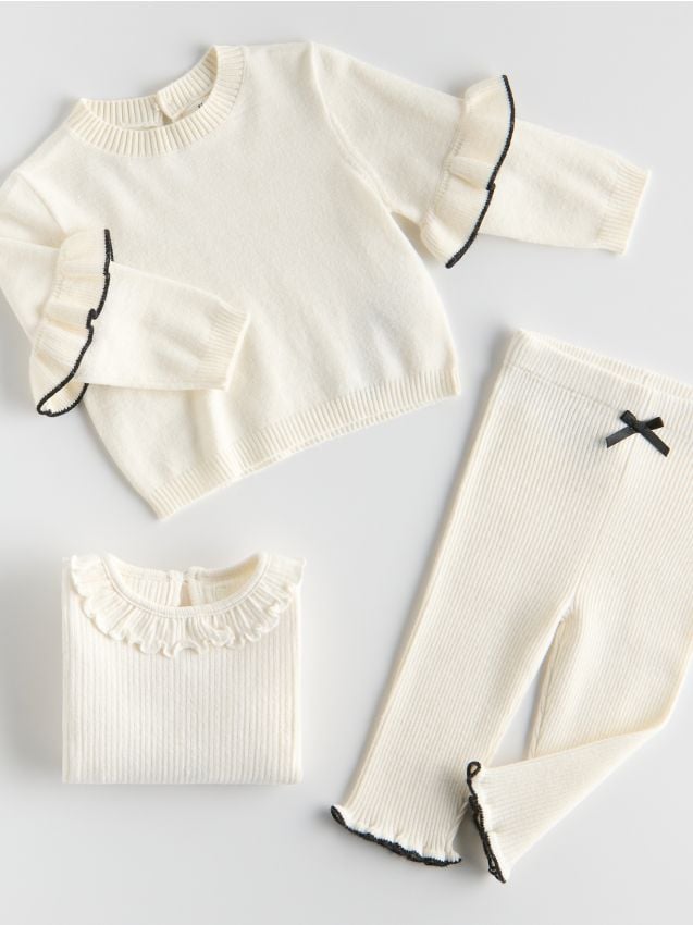Reserved - Set tricotat cu fundițe - crem