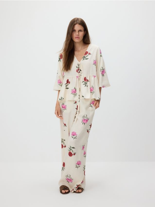 Wide leg trousers in floral print - RESERVED