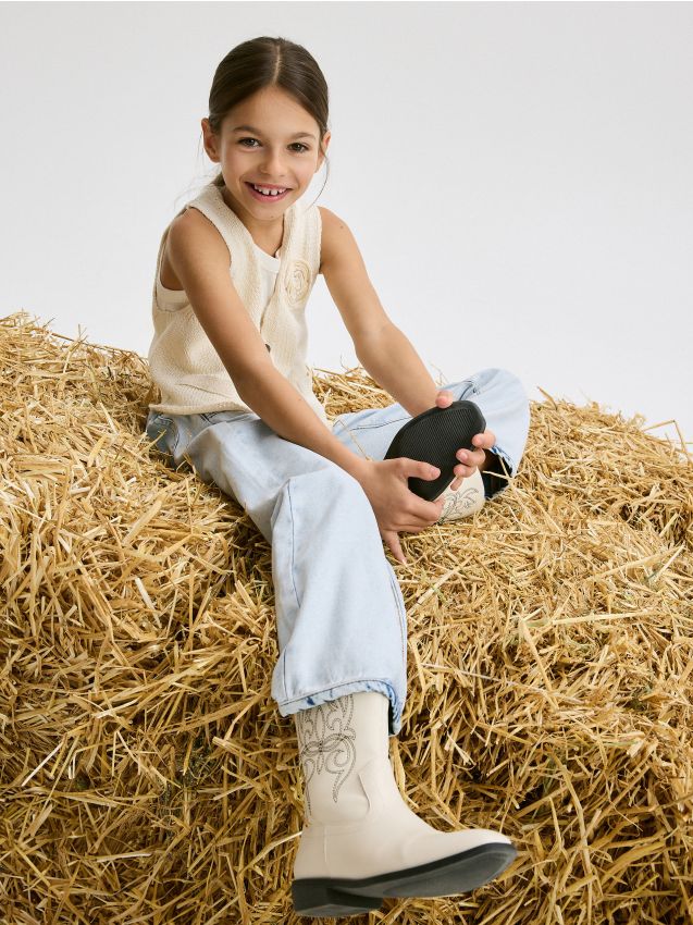 Reserved - botine cu broderie - crem