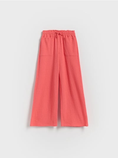 Broek met zakken en textuur
