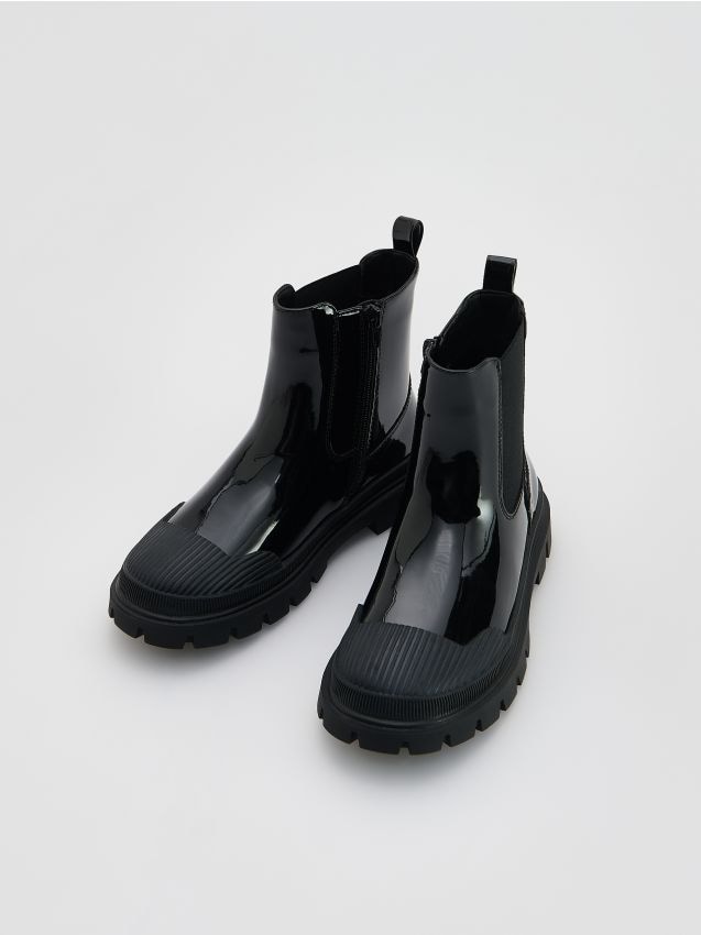 Reserved - Botine din piele ecologică lăcuită - negru