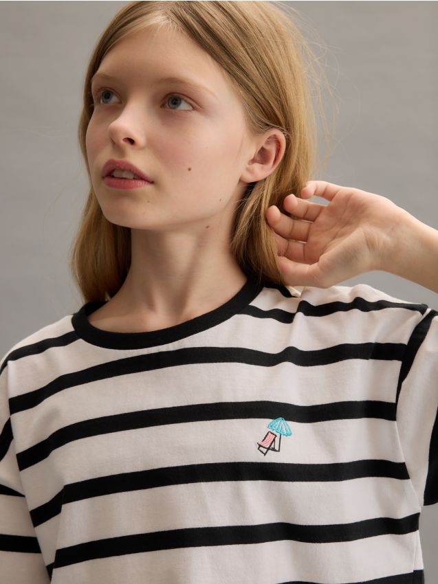 Patterned T-shirt with embroidery detail - RESERVED