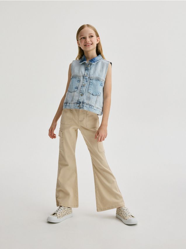 Reserved - pantaloni flare cu buzunare cargo - bej