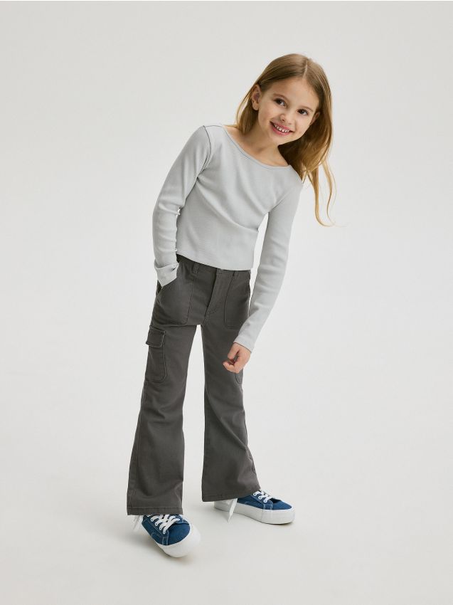 Reserved - pantaloni flare cu buzunare cargo - gri-închis