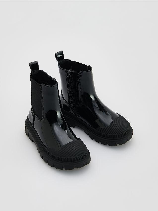 Reserved - Botine din piele ecologică lăcuită - negru