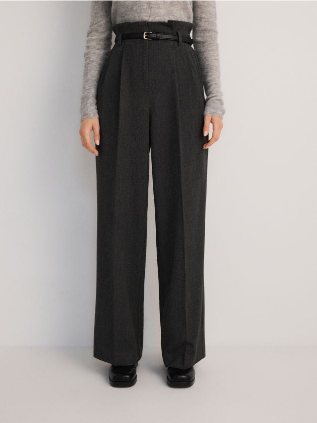 Loose trousers with pleats - RESERVED