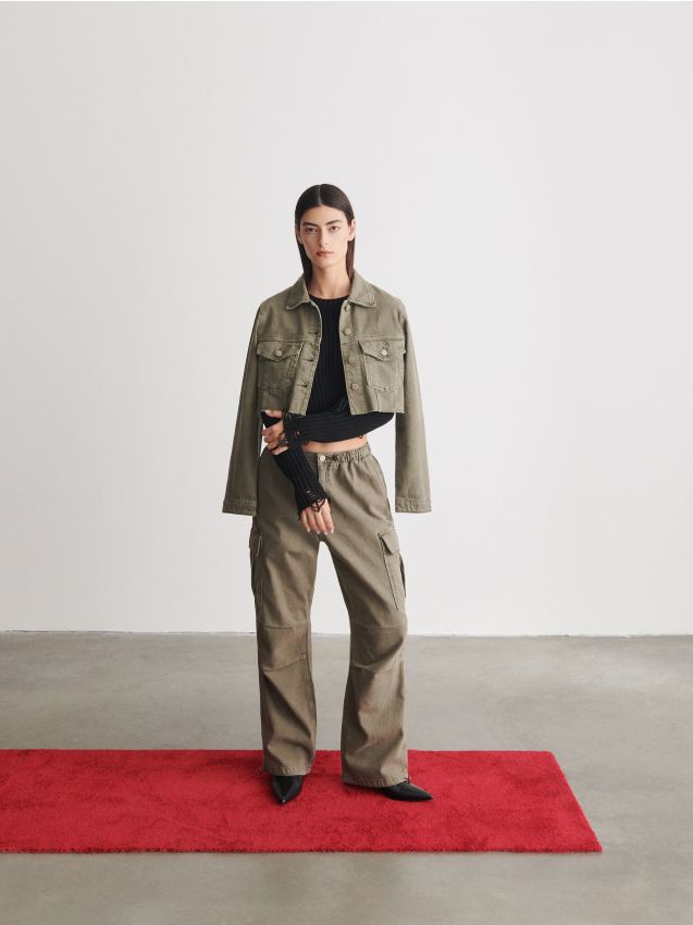 Reserved - blugi wide leg cu buzunare cargo - verde-oliv deschis