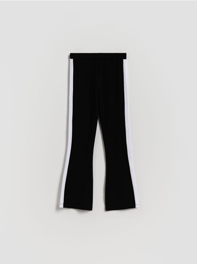Reserved - Pantaloni flare, cu conținut ridicat de bumbac - negru