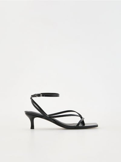 Leather rich sandals with straps