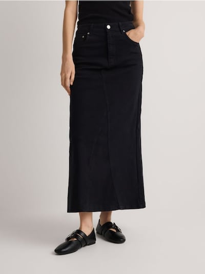 Jeanskjol med dekorativa sömmar