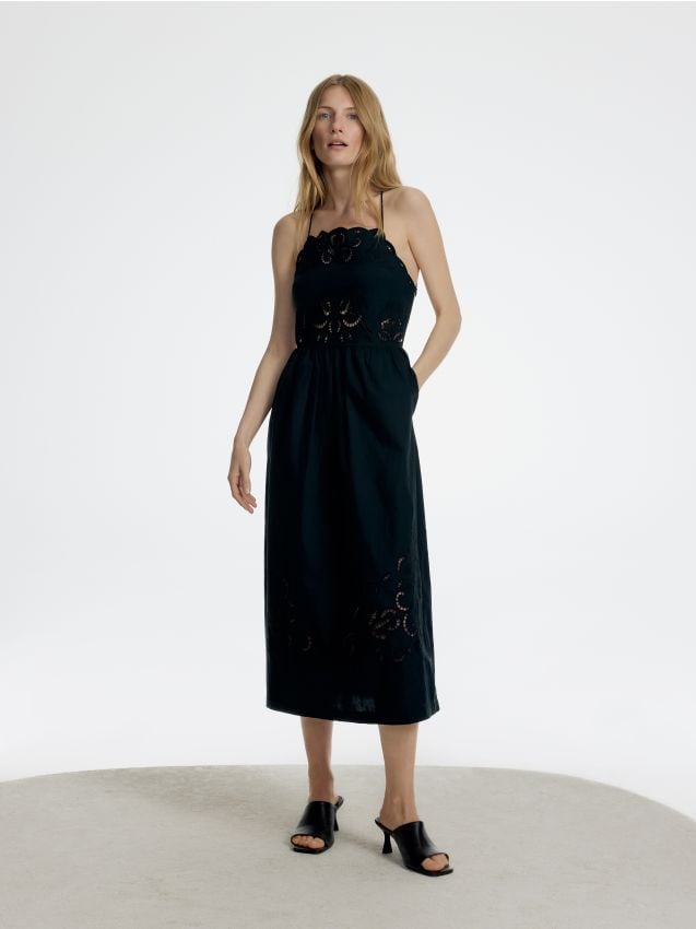 Kjole med broderie anglaise-mønster - RESERVED