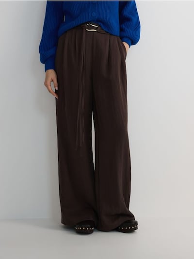 Loose trousers with belt