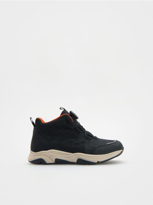 MEN`S TREKKING SHOES - RESERVED