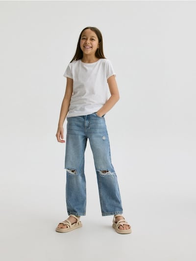 Jeans mit gerader Passform und Saumschlitzen
