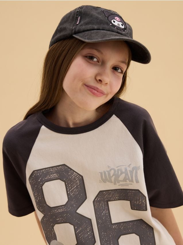 GIRLS` PEAKED CAP - RESERVED