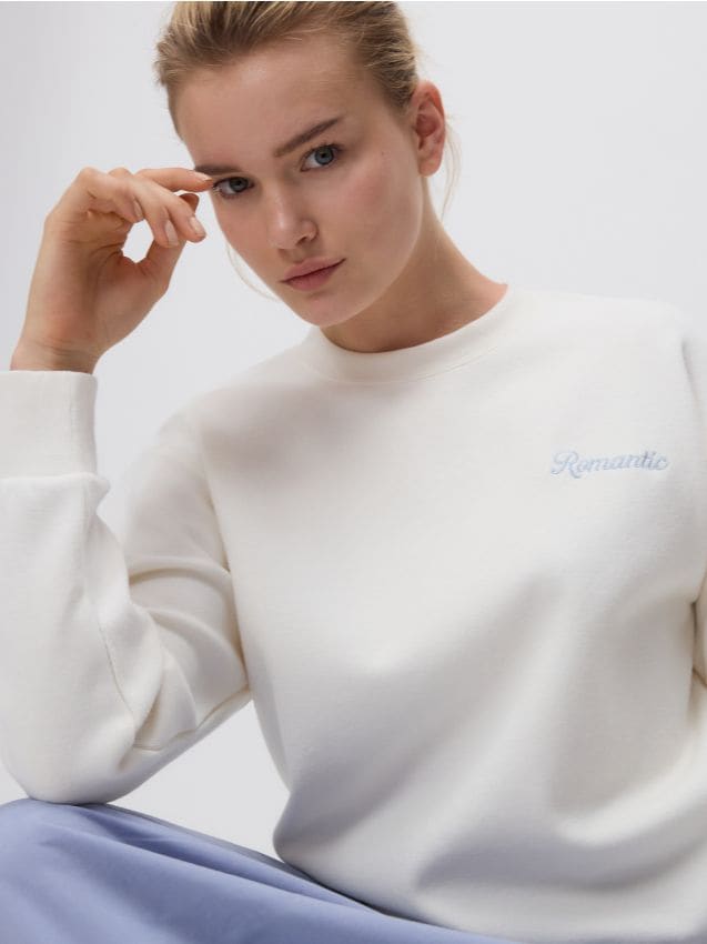 Sweat à capuche à broderie - RESERVED