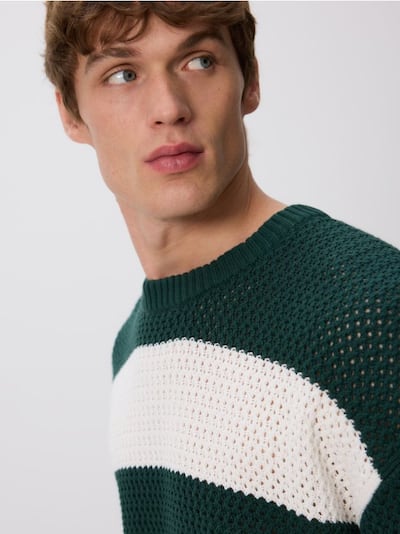 Ажурен џемпер на пруги