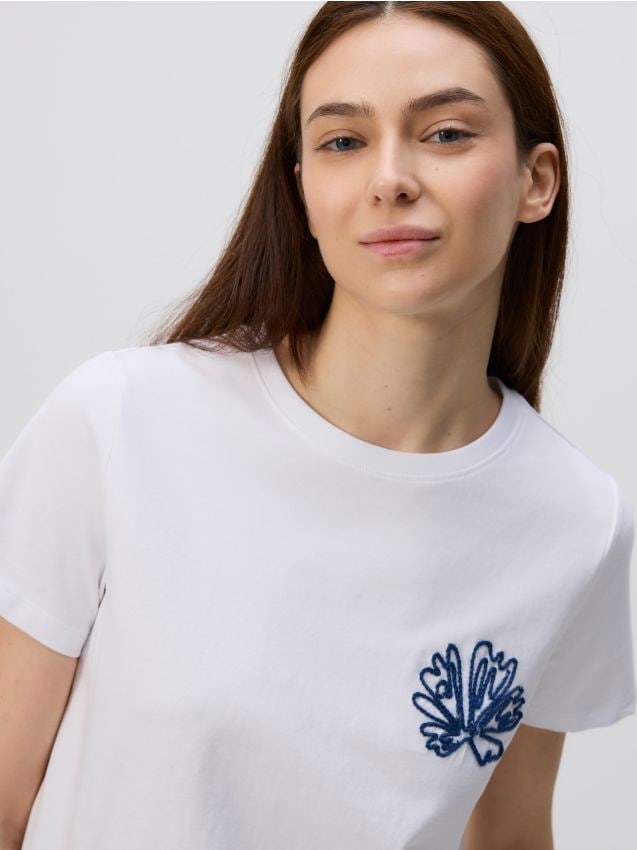 T-shirt with sewn-on applique - RESERVED