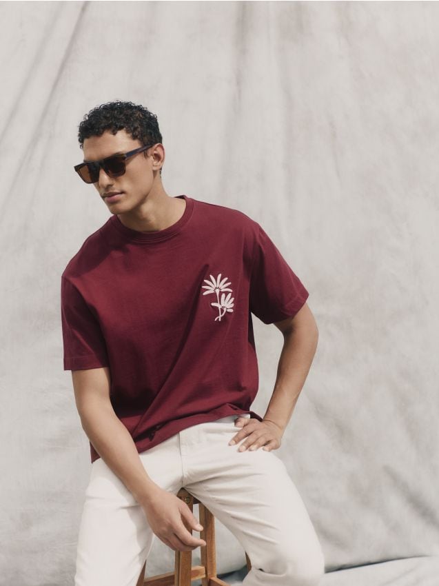 Boxy T-shirt with embroidery - RESERVED