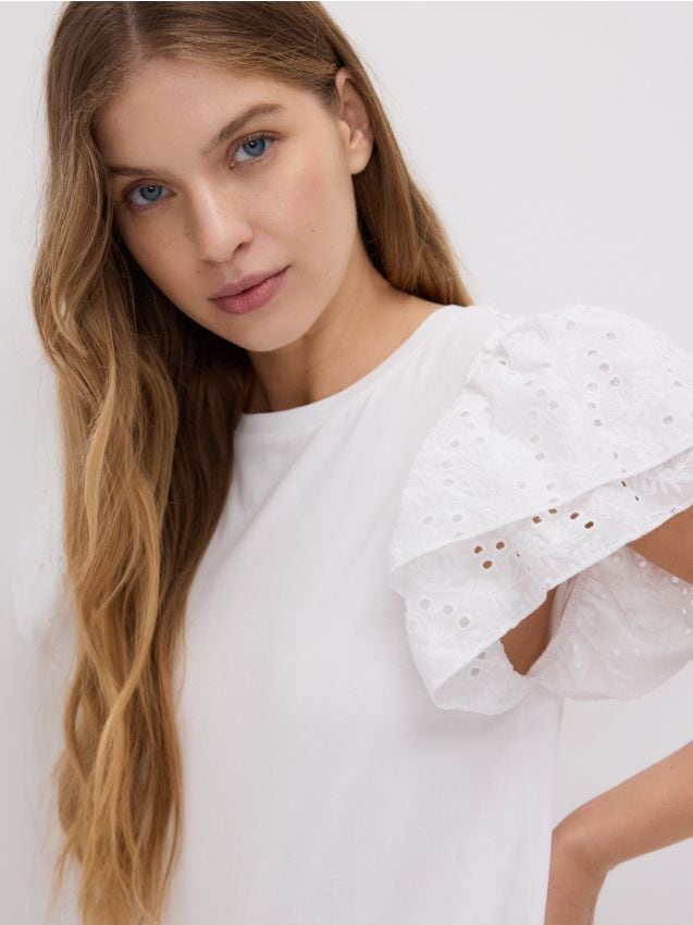 T-shirt com mangas em bordado inglês - RESERVED