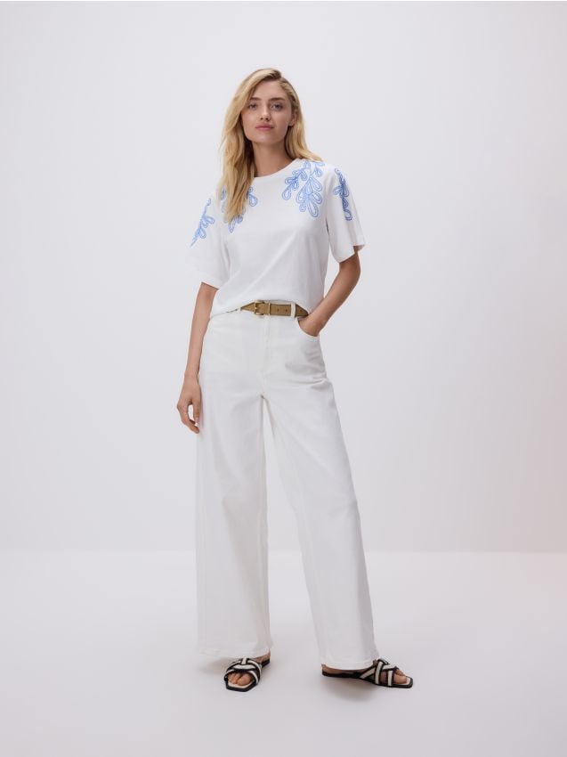 T-shirt with embroidery detailing - RESERVED