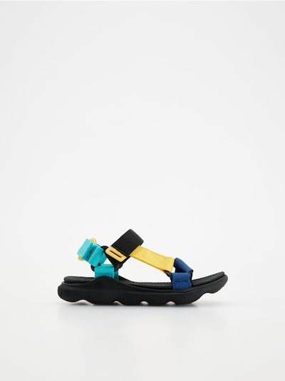 Viacfarebné sandále so zapínaním na suchý zips
