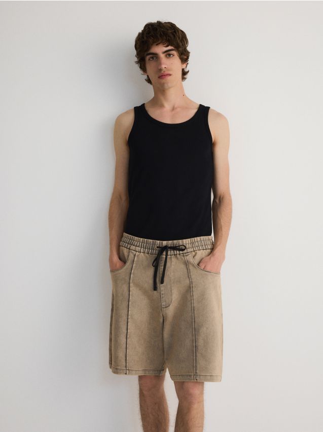 Reserved - pantaloni scurți jogger cu efect prespălat - bej